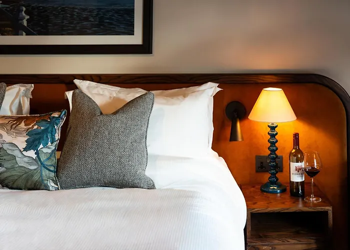 Longlands Inn & Cottages